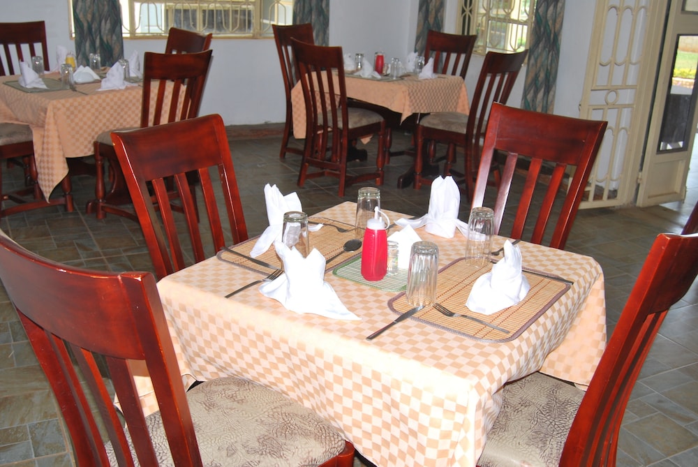 Frontiers Hotel Entebbe 44/50