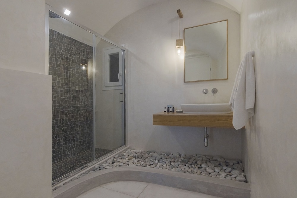 Anatoli Luxury Studios & Suites 43/50