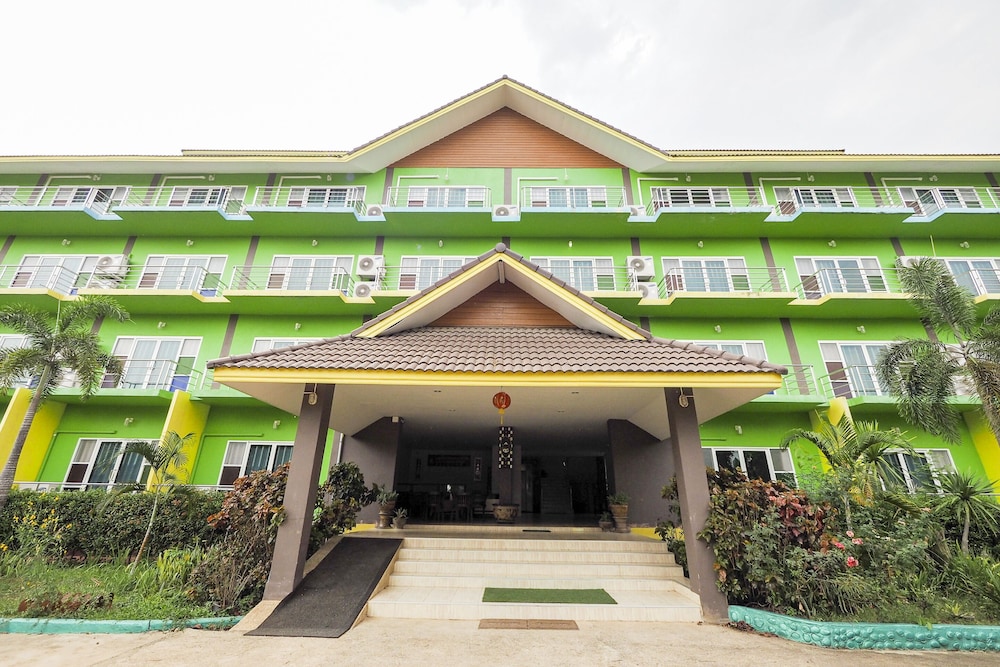Saensukkho Hotel & Resort 1/65