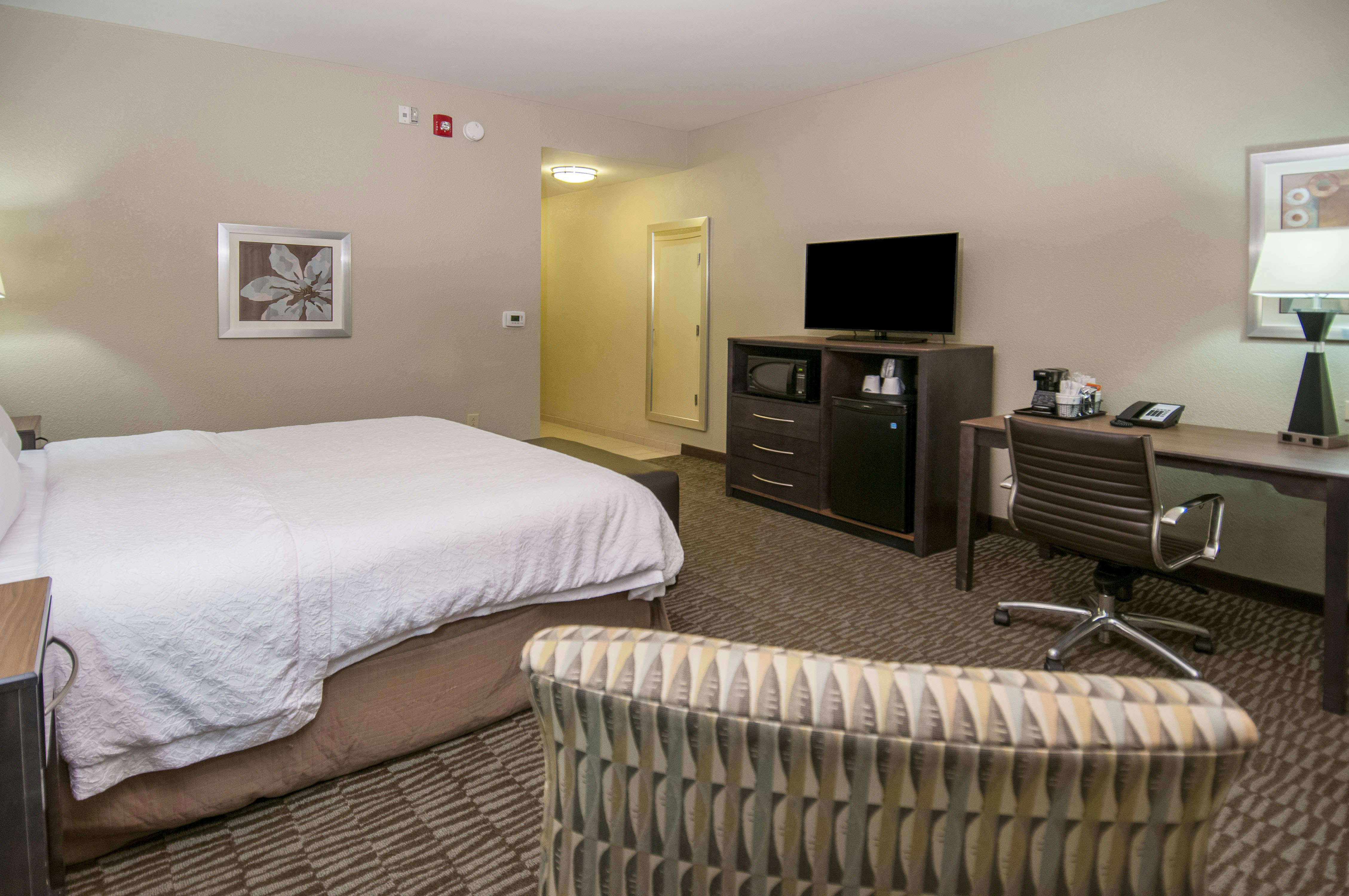 غرفة بسرير كينج مع أريكة، Hampton Inn Hernando Ms 5/10