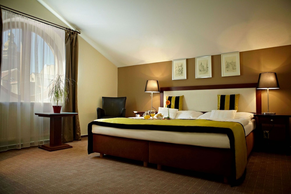 Bristol Hotel 15/52