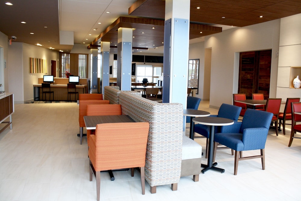 Holiday Inn Express And Suites Duluth North Miller Hill 39/59