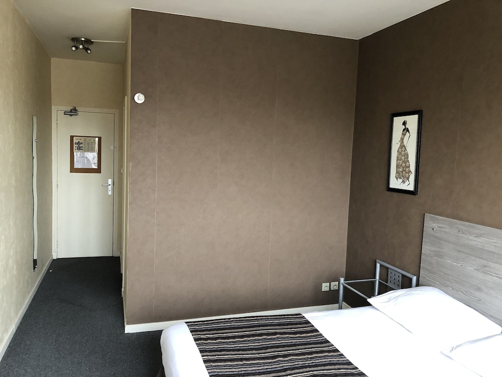Adonis Lyon Est Hotel Artys 40/40