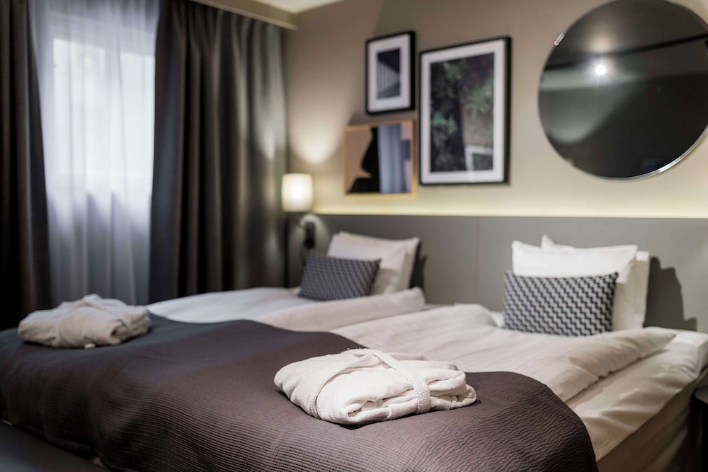 SUPERIOR, KING BED