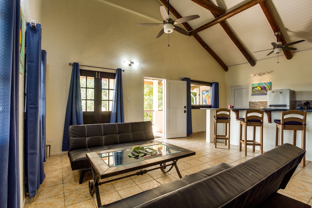 Mariposa Beach Suites 30/50