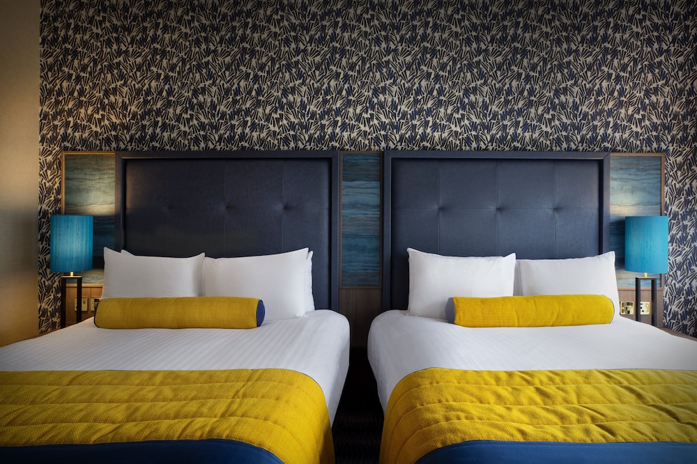 Room at Leonardo Royal Hotel London City, LONDON
