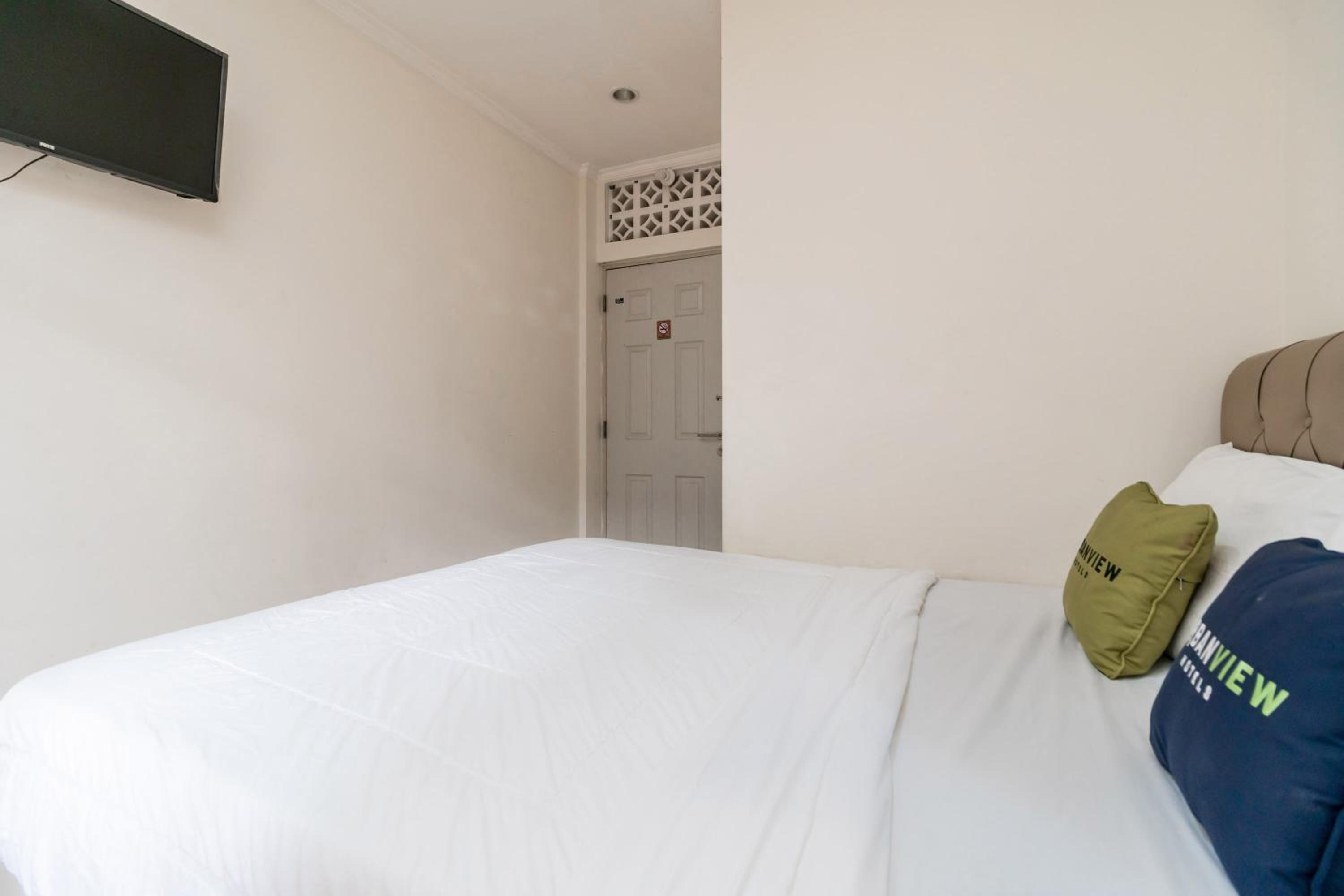 Reddoorz Plus Near Upn Veteran Jakarta 16/50