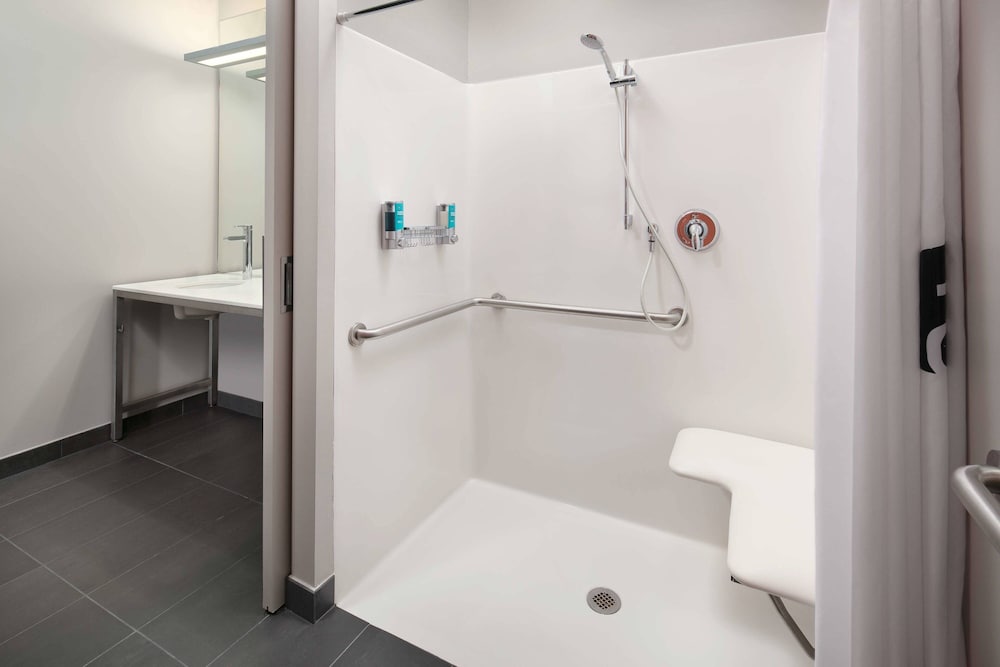 Aloft, King Bed، ALOFT MIAMI AIRPORT 2/3