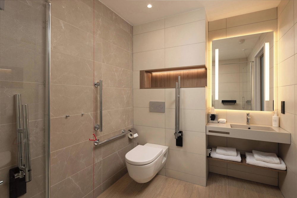AC Hotel Inverness 59/60