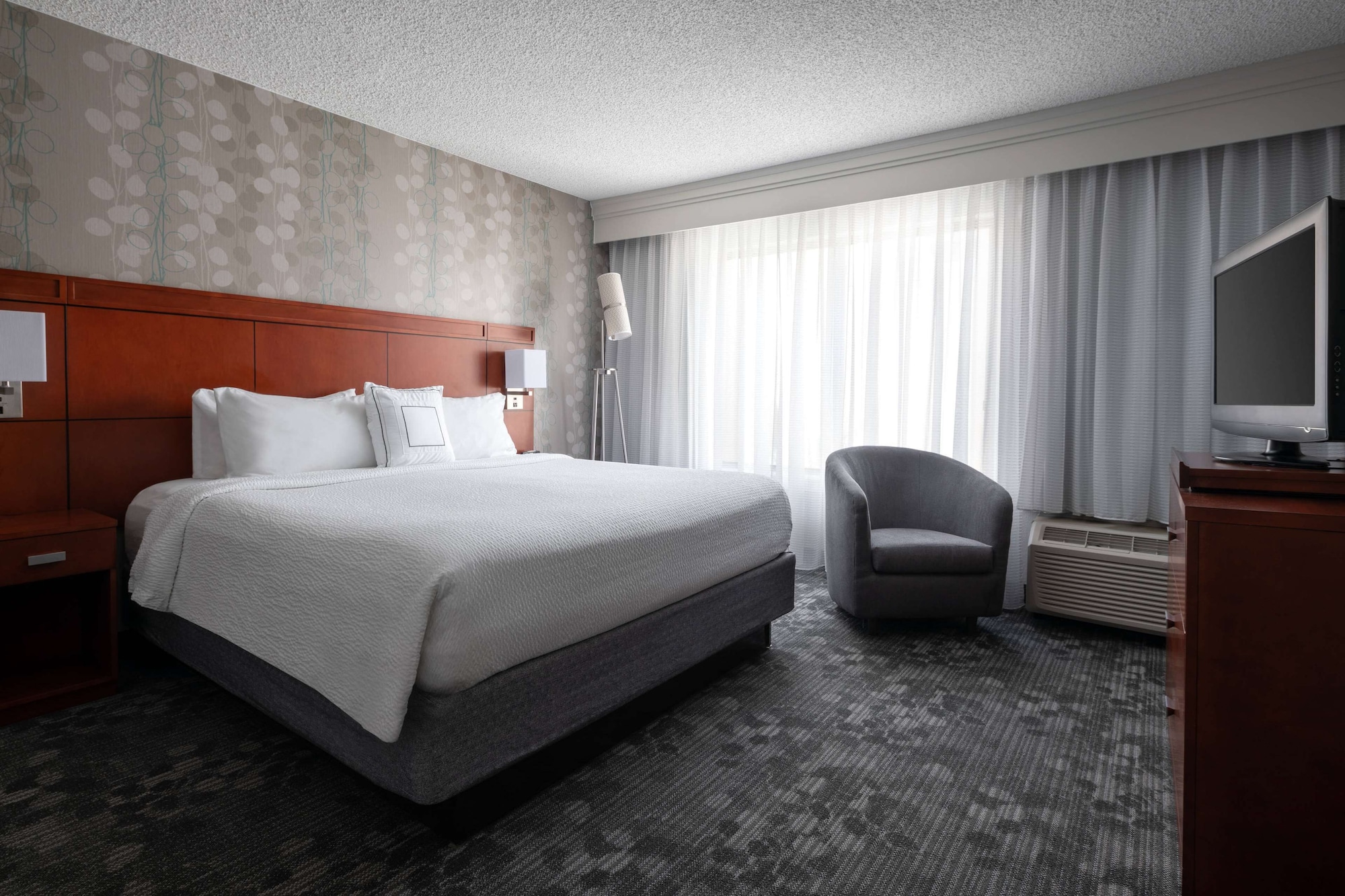 1 Bedroom, Queen Bed, Sofa, Accessible