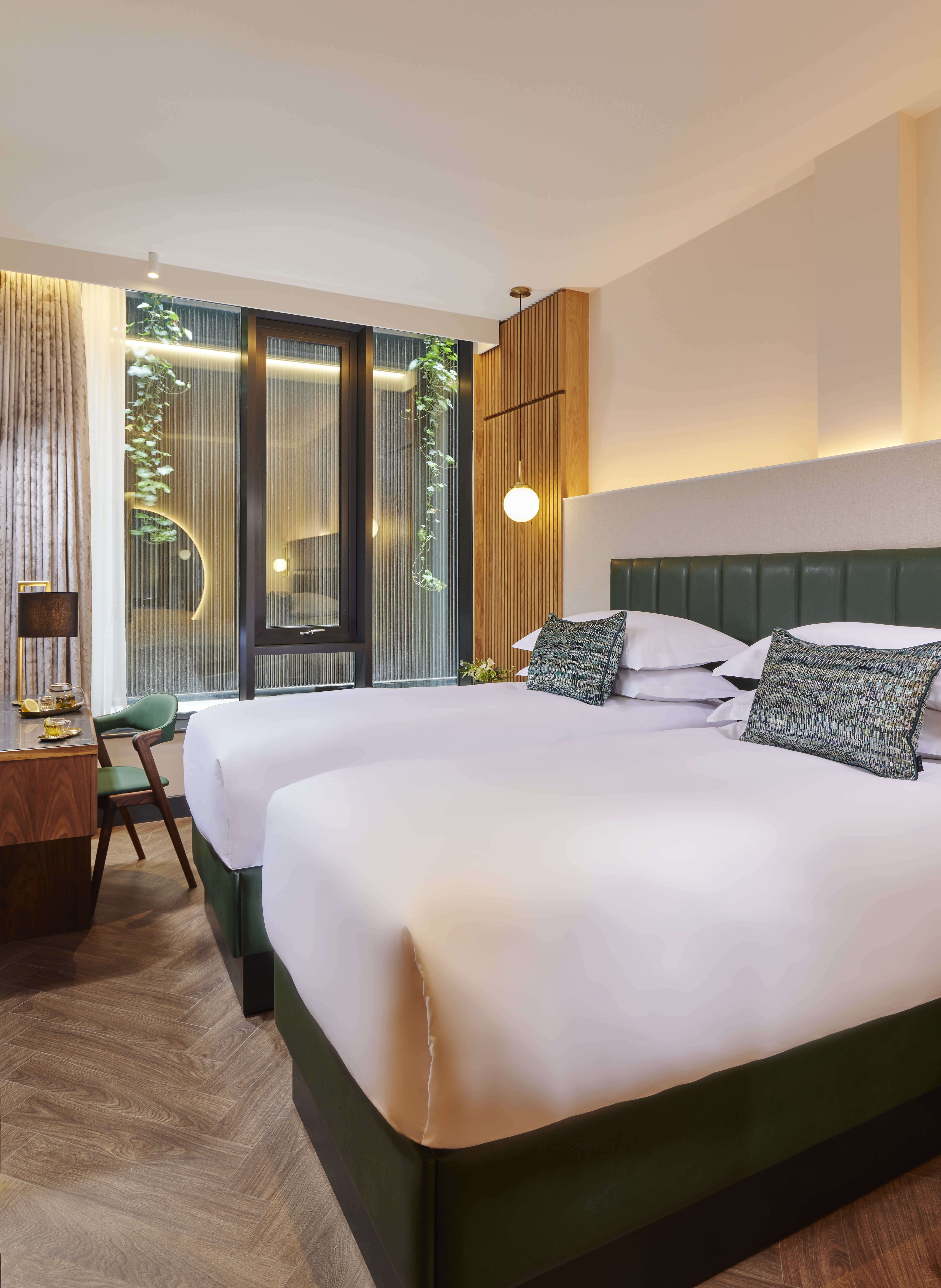 DELUXE, TWIN BEDS