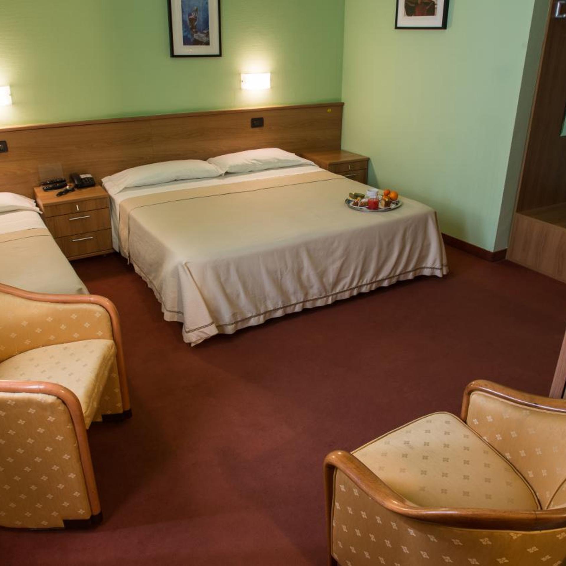 Room, Triple