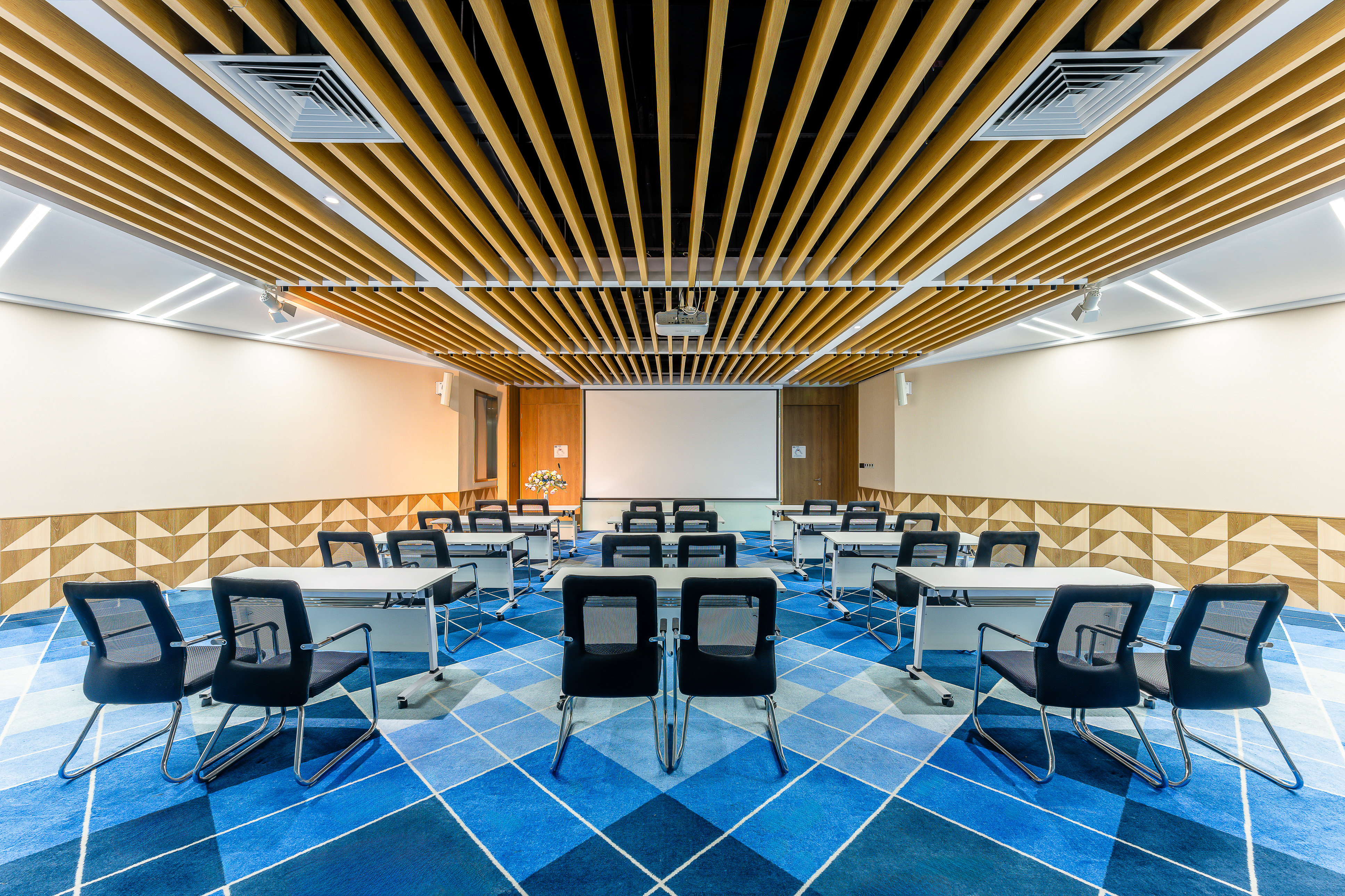 Holiday Inn Express Tianjin Airport East 43/50