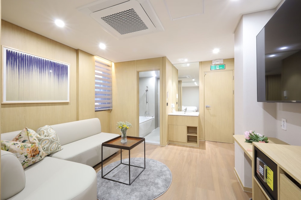 Nestly Hotel Seomyeon 46/61