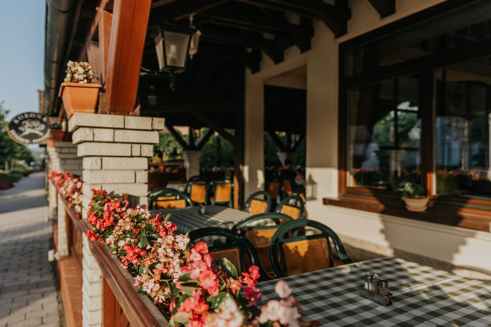 KORONA PENSION RESTAURANT 8/40