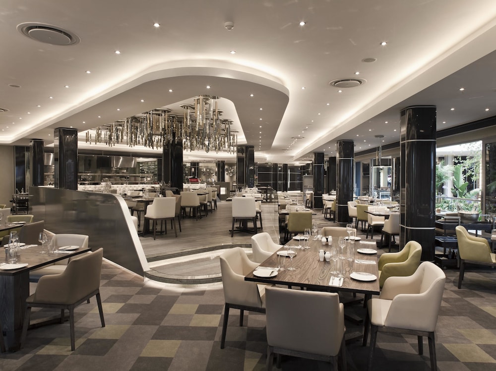 The Maslow Sandton 30/50