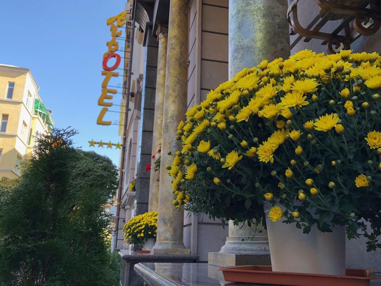 ART'OTEL 51/55