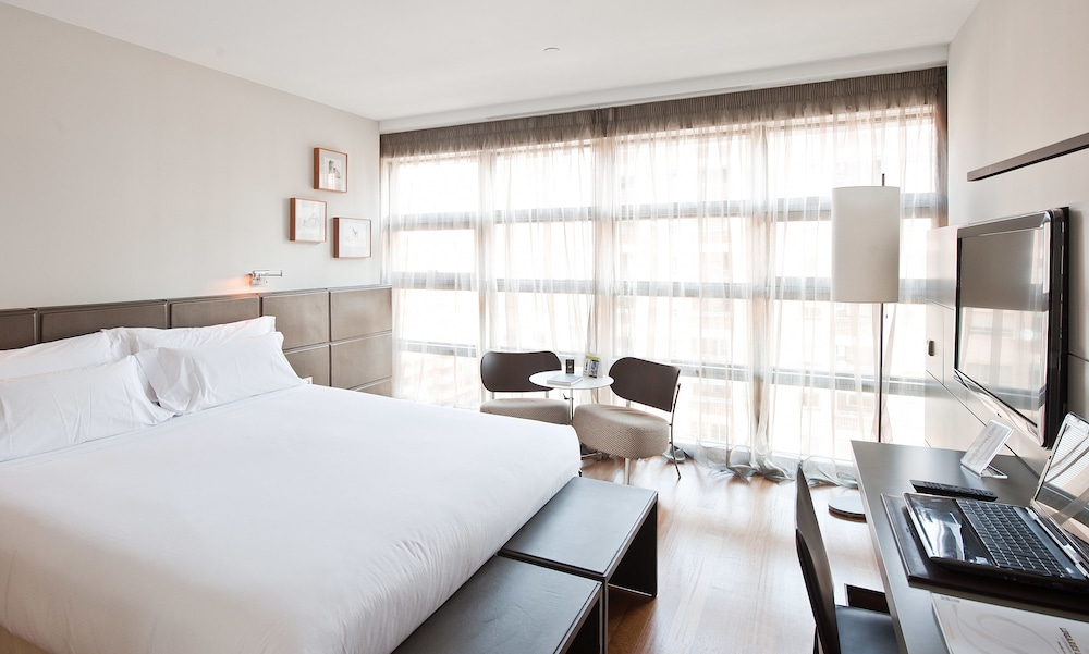 Reina Petronila Hotel 10/46