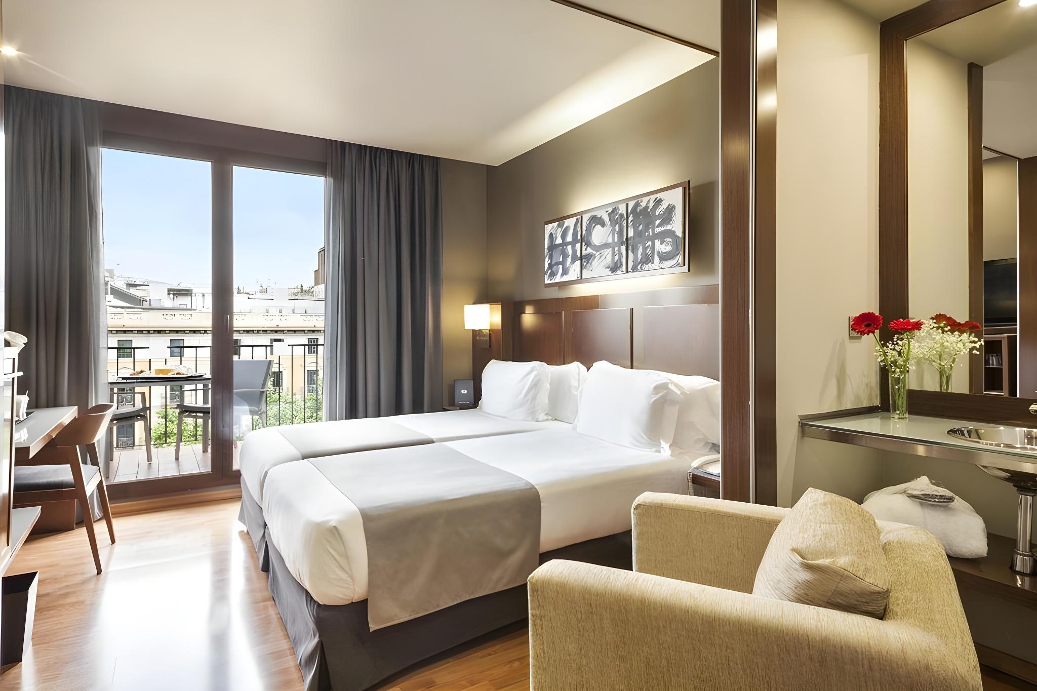 ROOM, DOUBLE OR TWIN BED