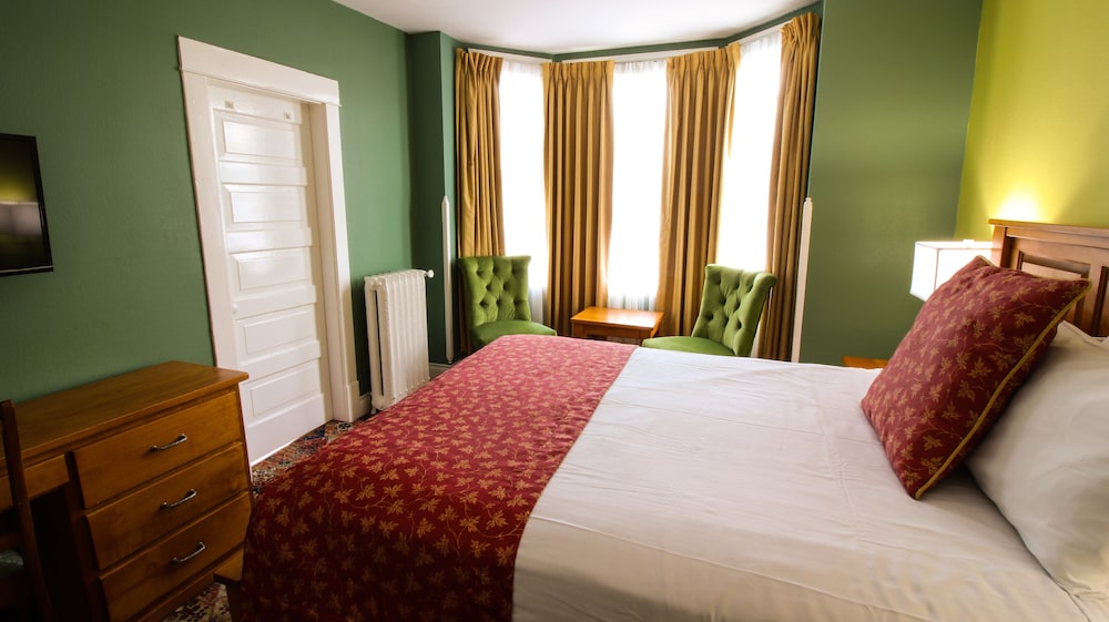 غرفة كلاسيكية بسرير كوين، James Bay Inn Hotel Suites Cottage 5/7