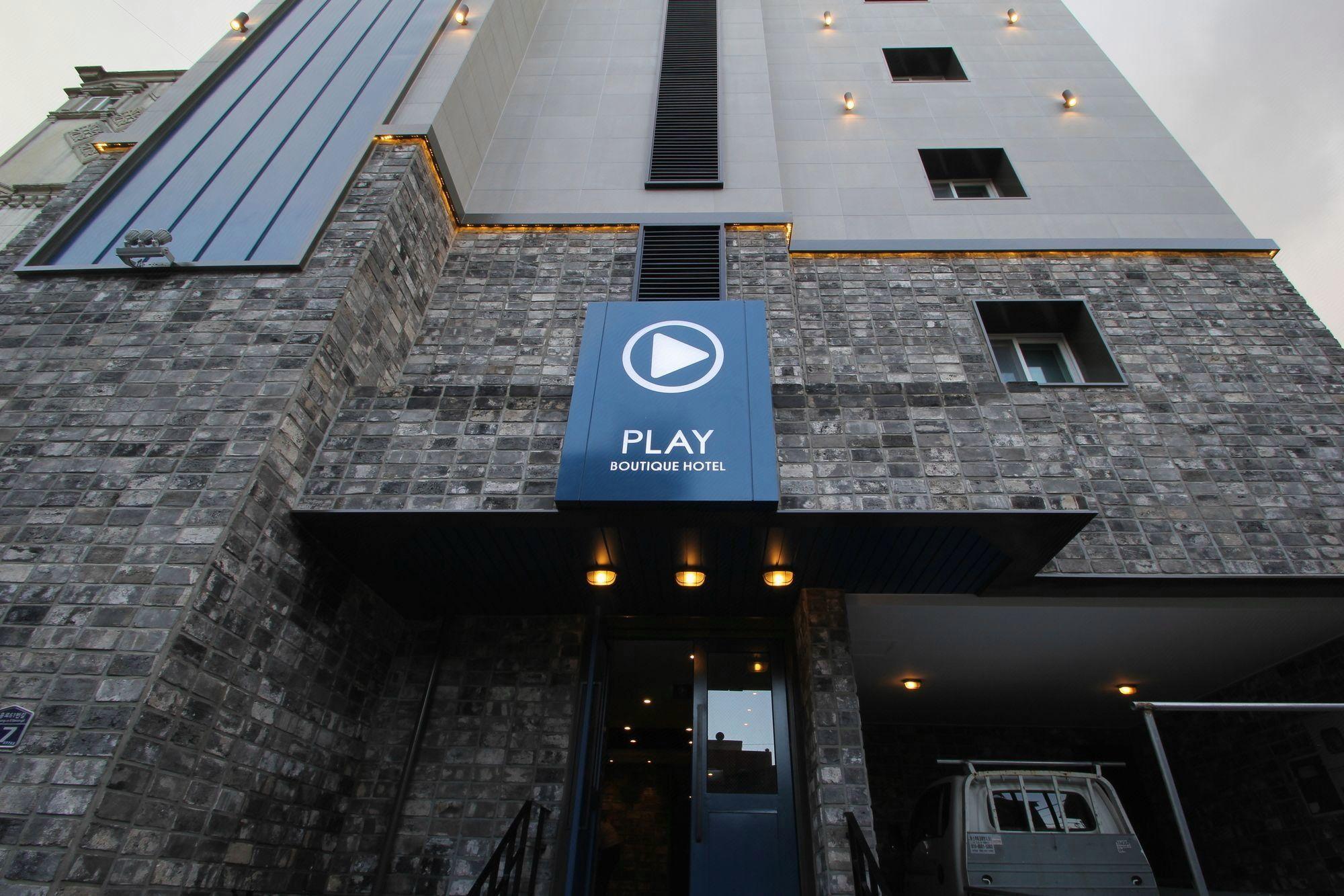 Play Hotel 2/76