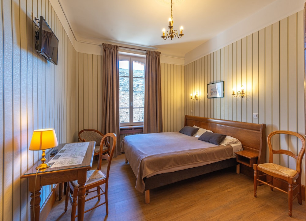 STANDARD, QUEEN BED