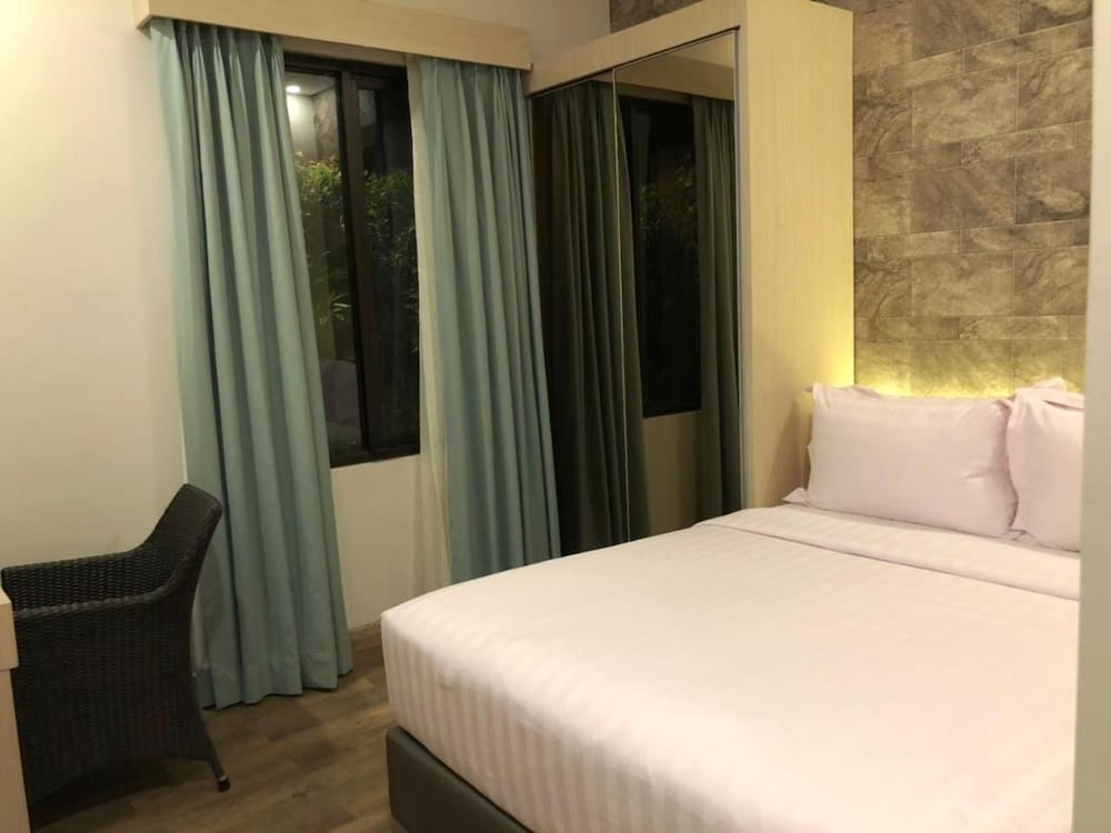 Treehouse Suites 12/50