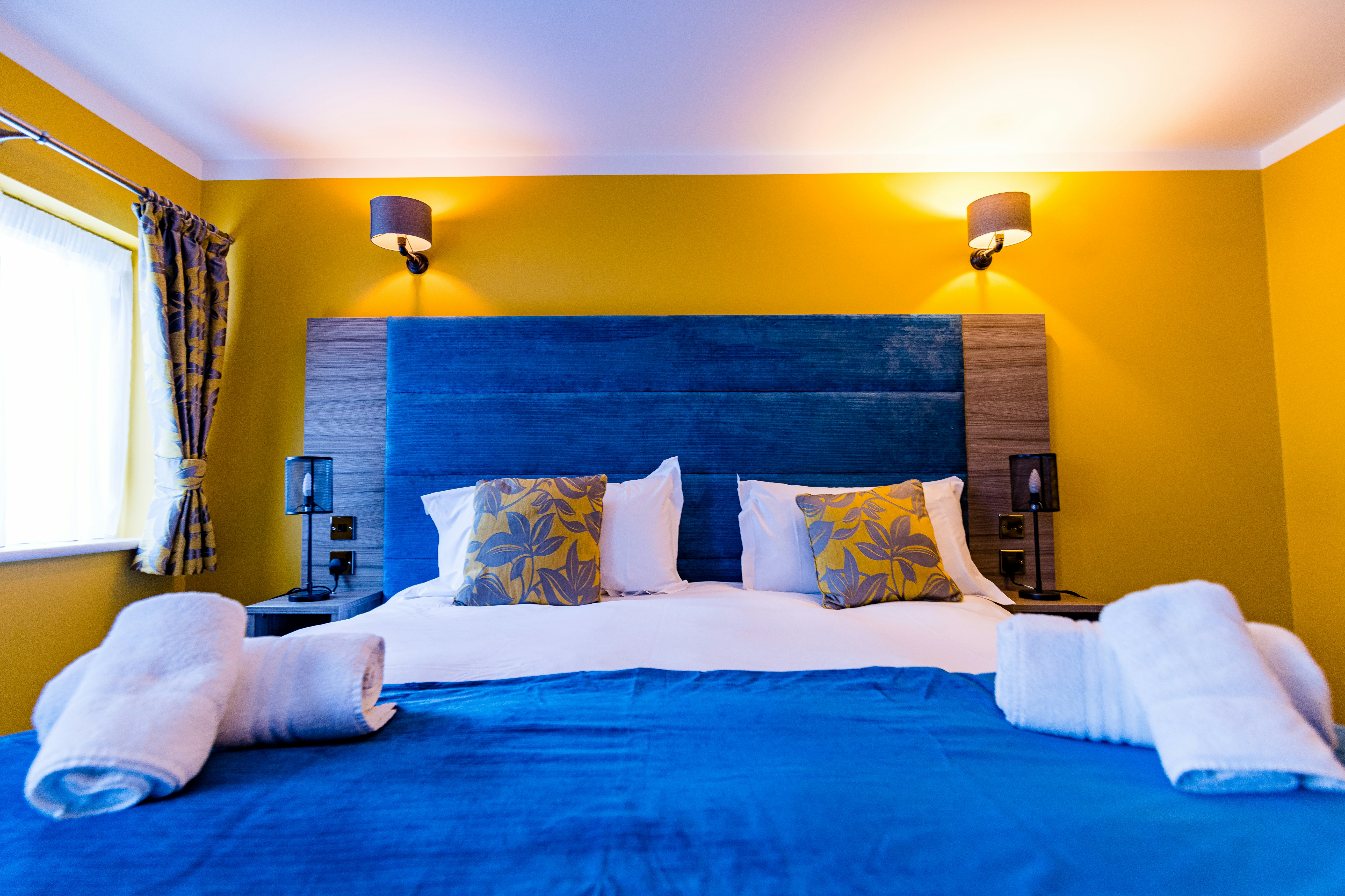 غرفة سوبيريور بسرير كينج، Stonecross Manor Hotel 2/3