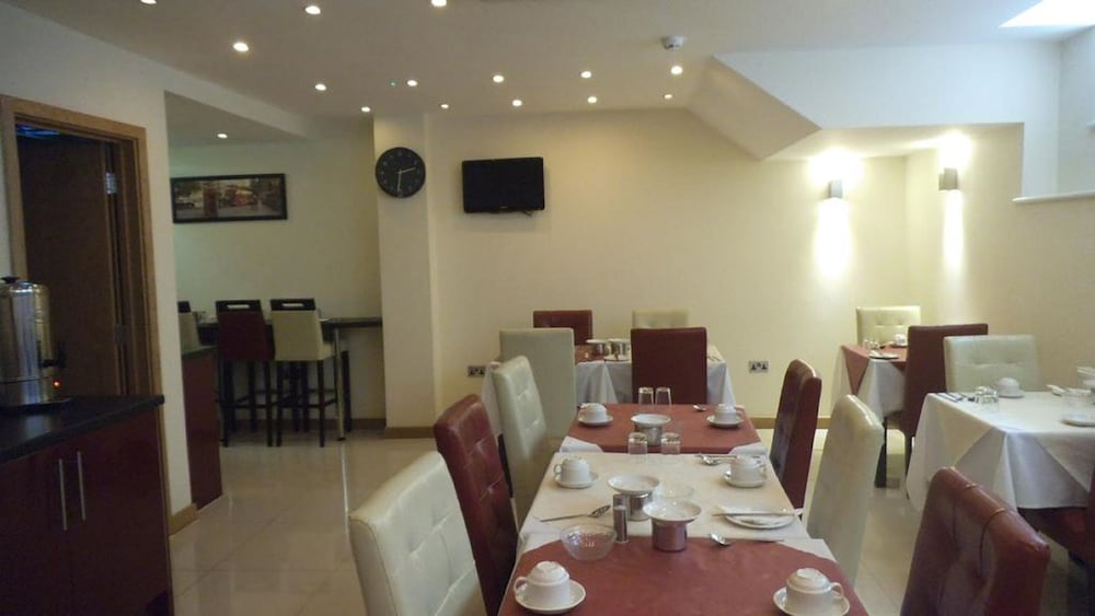 Regency Hotel Parkside 23/26