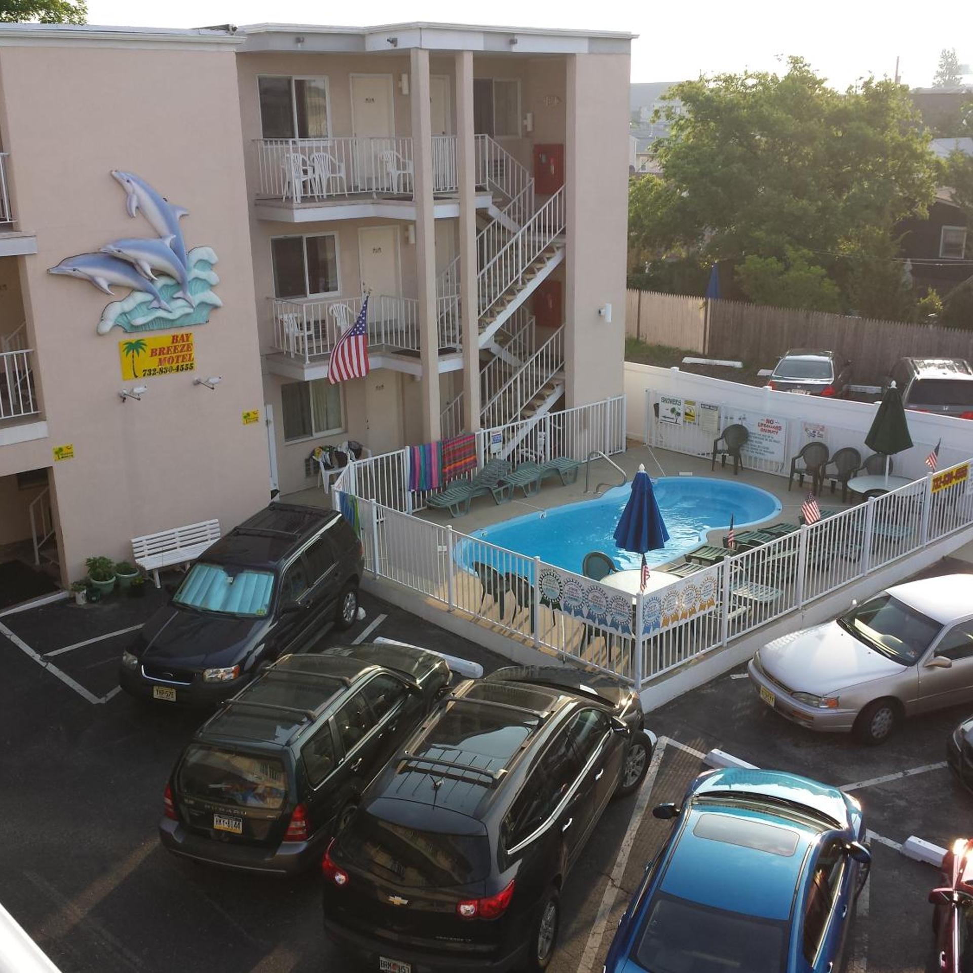 Bay Breeze Motel 12/28