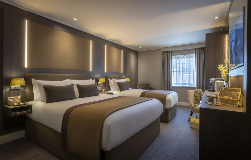 SUPERIOR, 1 DOUBLE AND 1 SINGLE BED