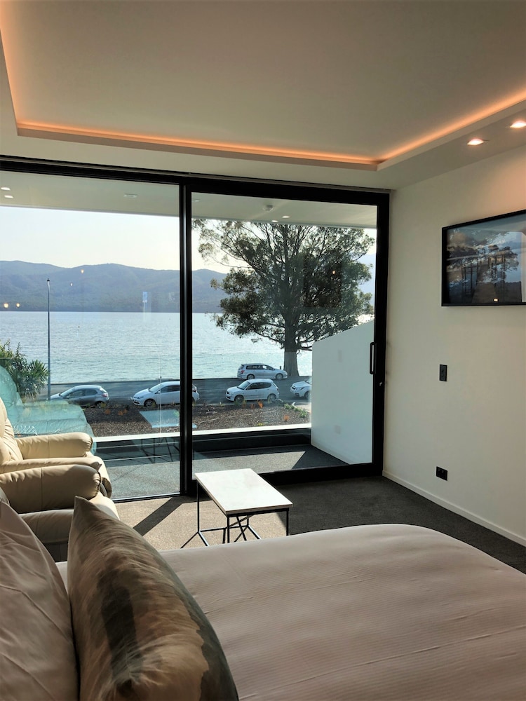 Fiordland Lakeview Motel and Apartments 46/67