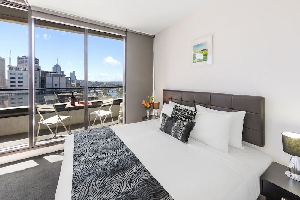 Aura On Flinders Serviced Apartment 21/78
