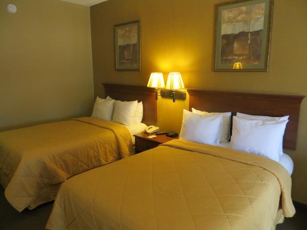 Fairview Inn Suites 10/49