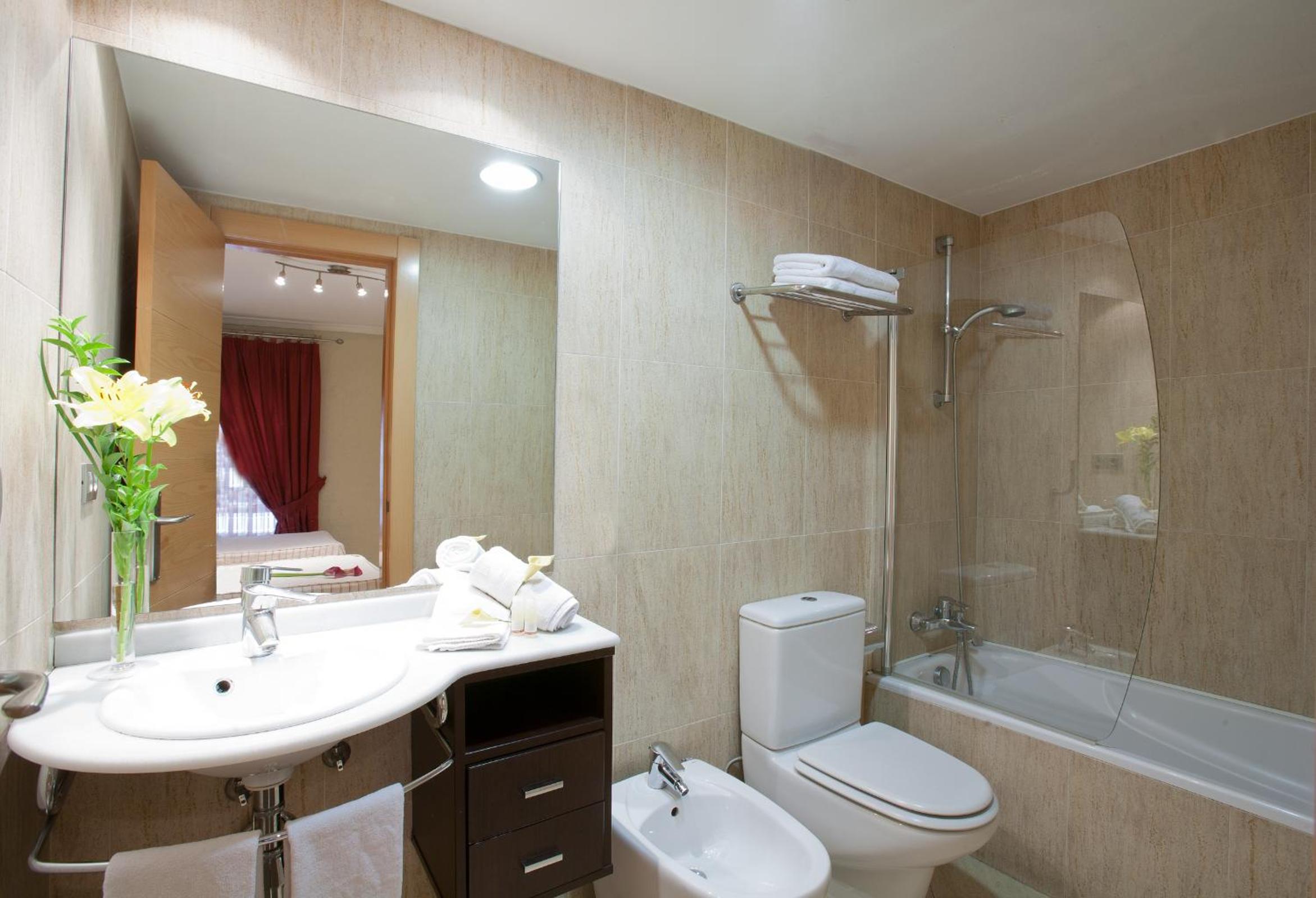 Room, Triple