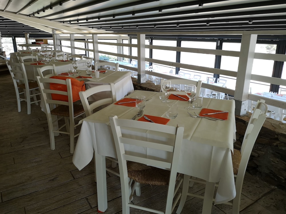 restaurant cafeteria