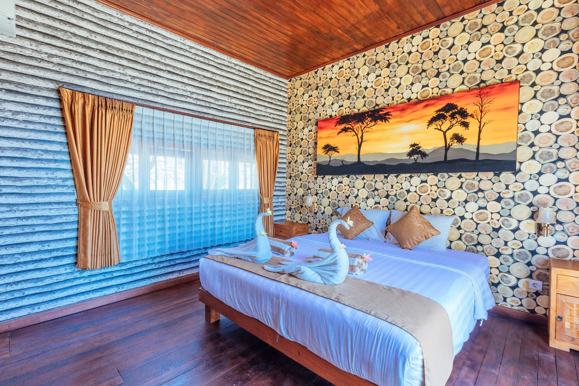 DELUXE, DOUBLE BED