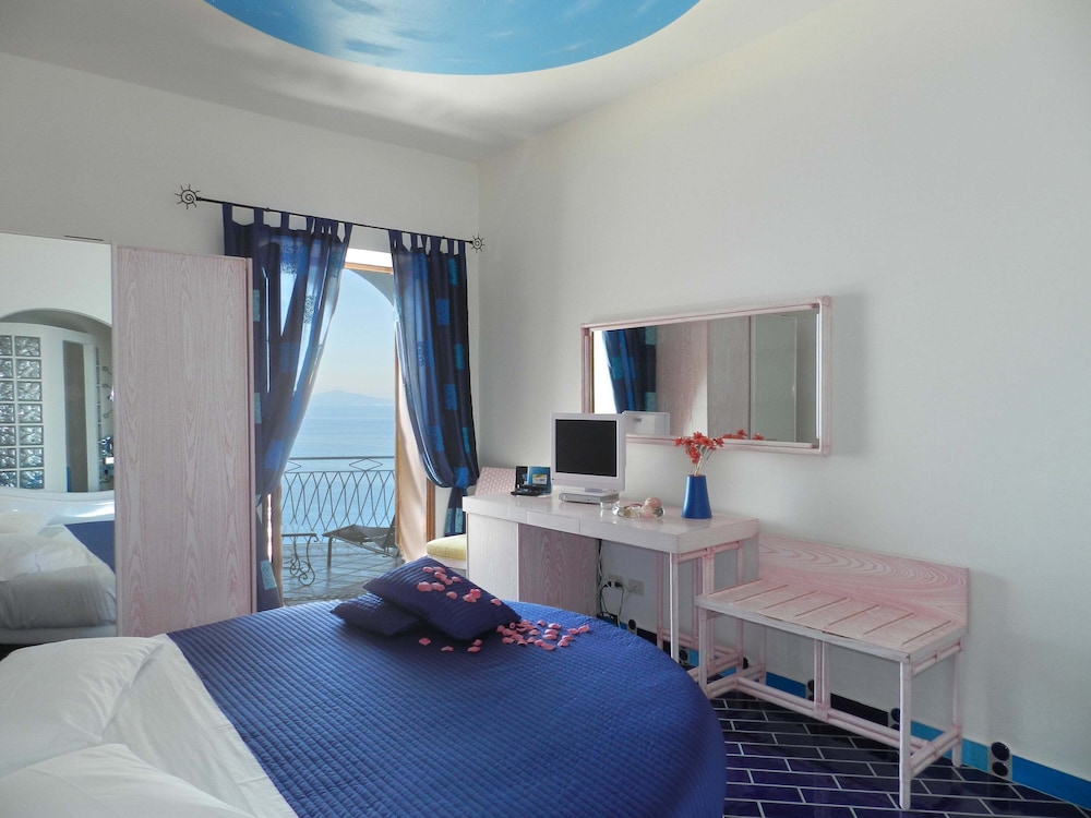 1 BEDROOM, DELUXE, DOUBLE BED, SEA VIEW, TERRACE