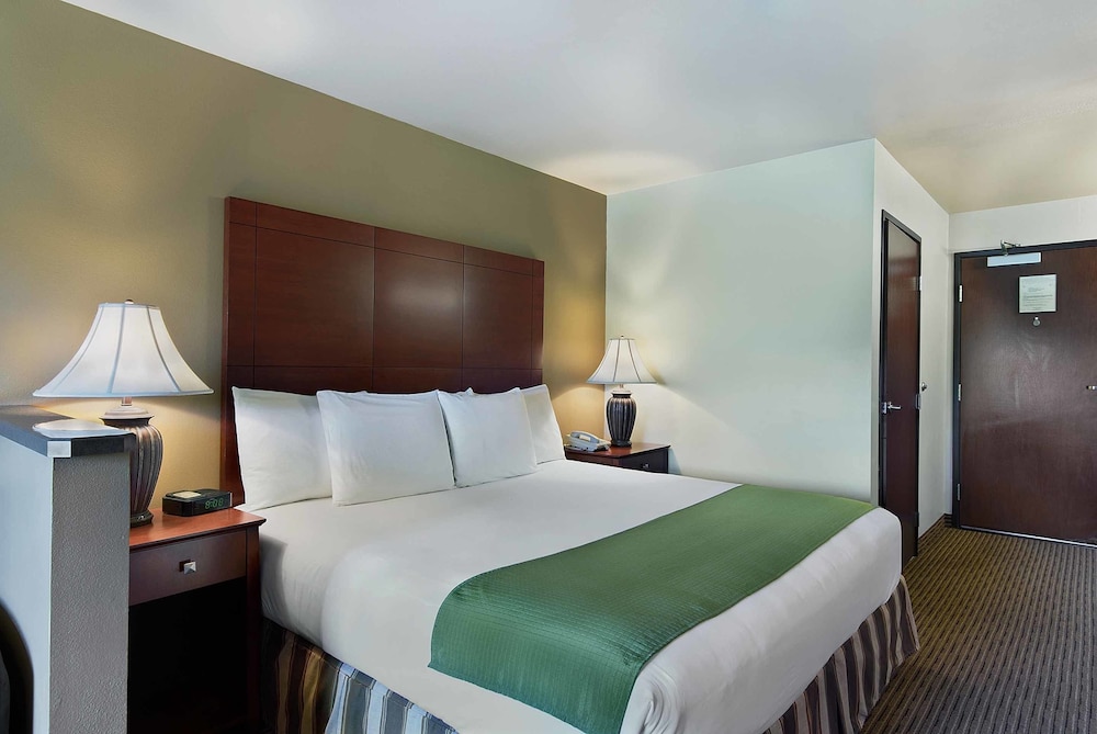 Oxford Suites Yakima 13/45