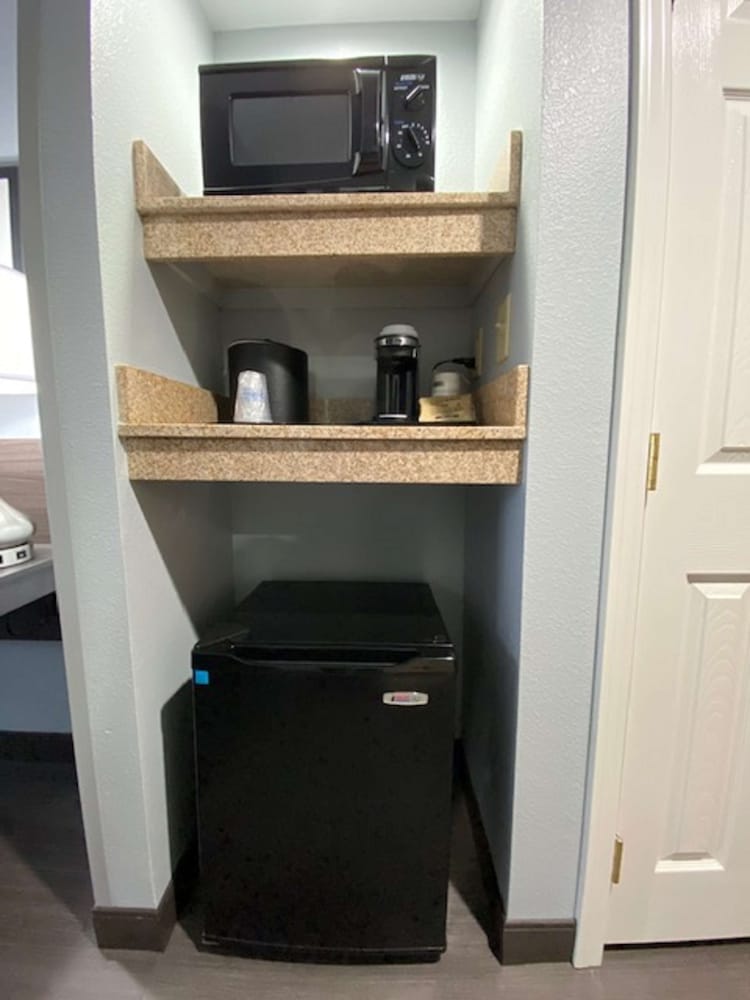 Best Western Plus Champaign/Urbana Inn 33/33