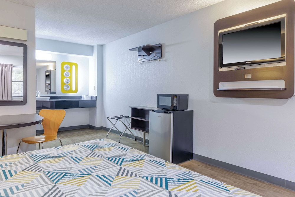 Motel6 Boerne, TX 40/60