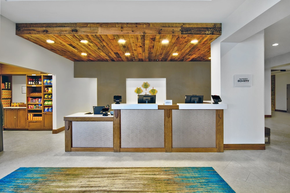 Fairfield Inn & Suites by Marriott Orlando at Flamingo Crossings Town Center 6/41