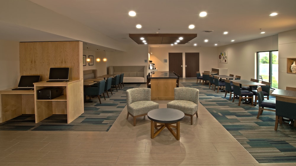Holiday Inn Express Suites Evansville North 21/31