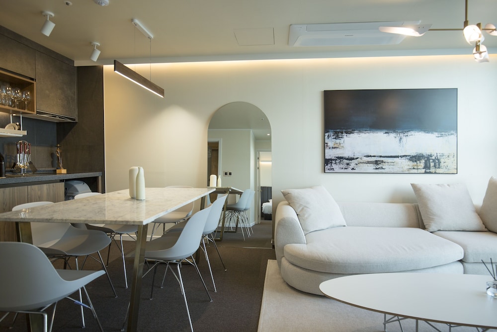UH Suite The Haeundae 59/64