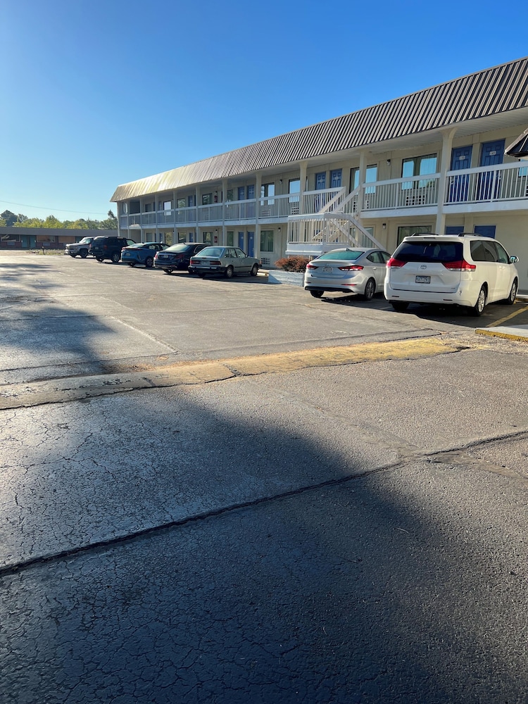 Motel6 Brinkley, AR 48/59