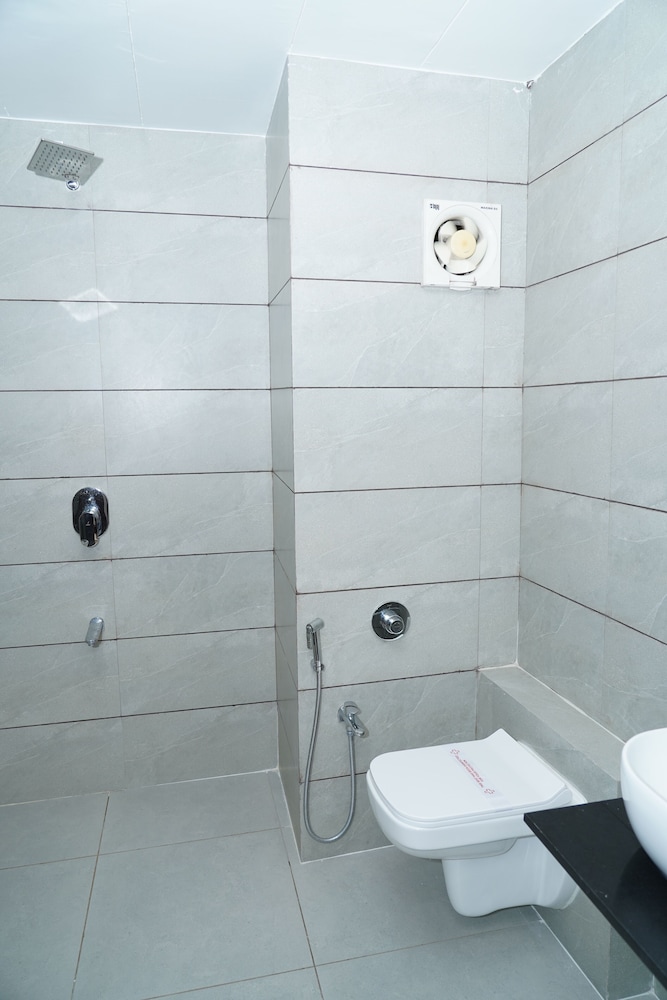 OYO Premium Paldi Cross Road 73/75
