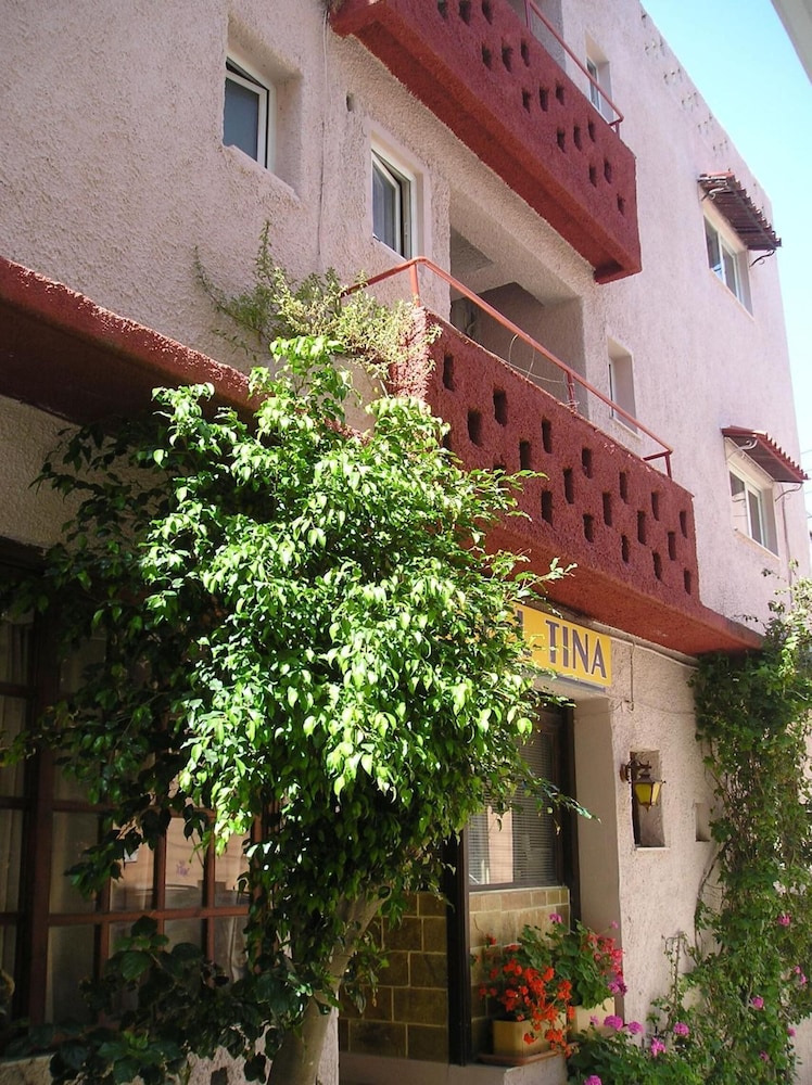 Tina Hotel 6/50