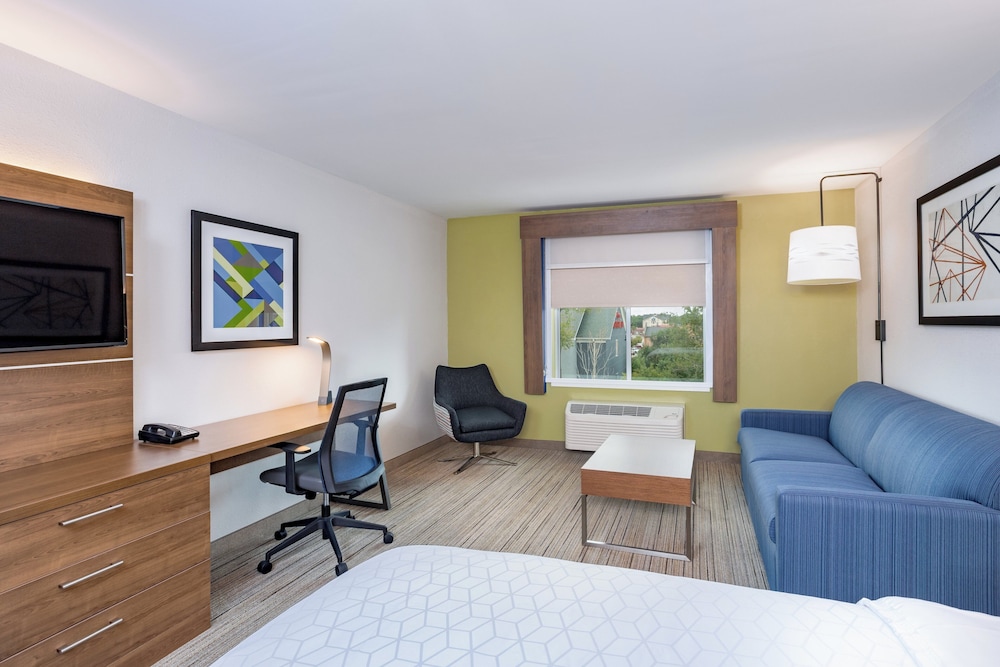 Holiday Inn Express & Suites Elkhart North 27/38