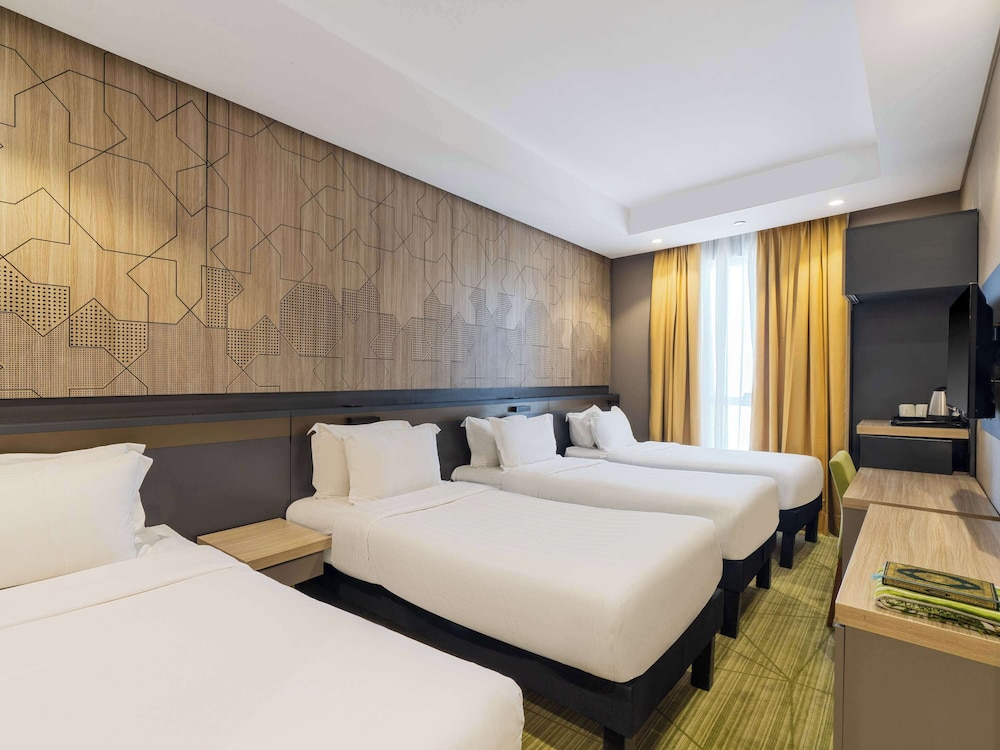 Family, Quadruple, 1 Double and 3 Single Beds