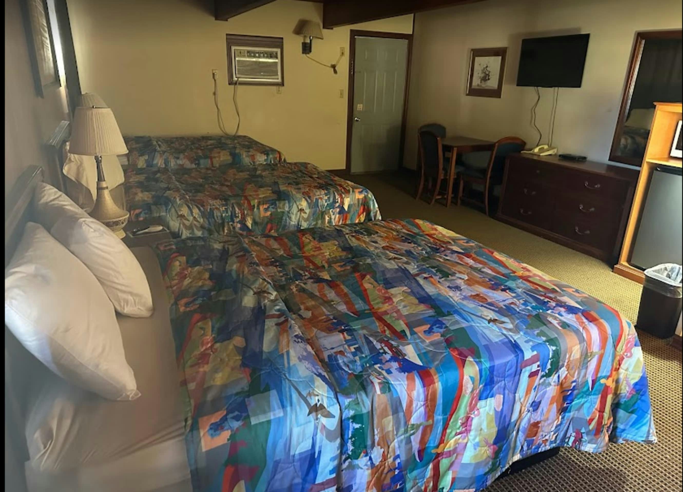Love Hotels Western Holiday at Harlan Lake NE 24/51